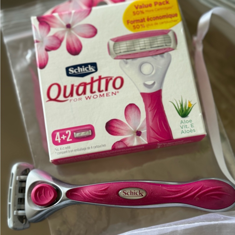 Schick Quattro Razor for Women + 8 razor rifills